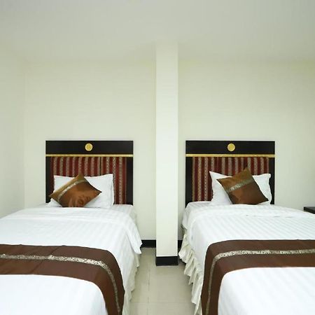 Lucky Palace Hotel Bangkok Exterior photo